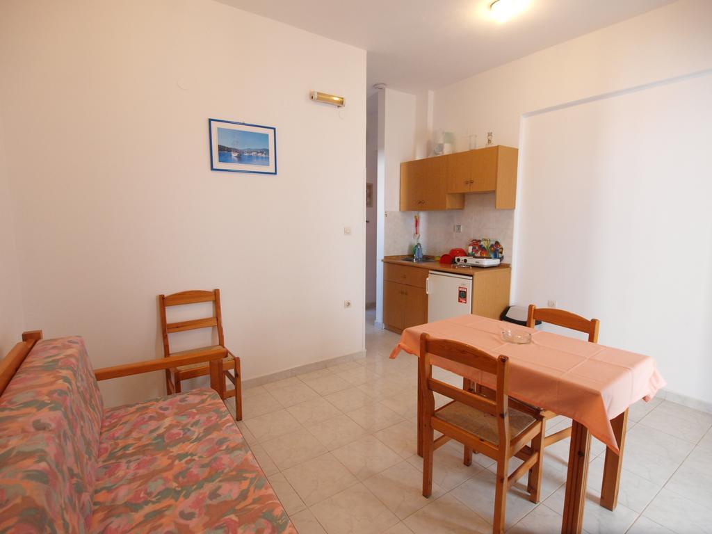 Irini Apartments Platanias  Phòng bức ảnh