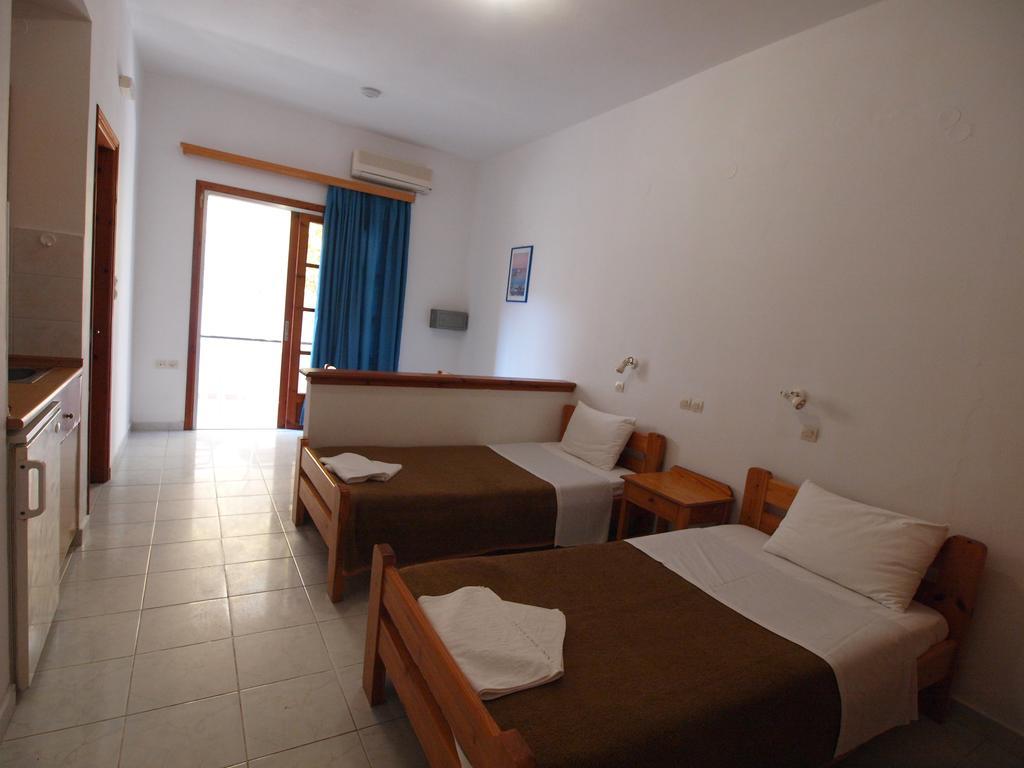 Irini Apartments Platanias  Phòng bức ảnh